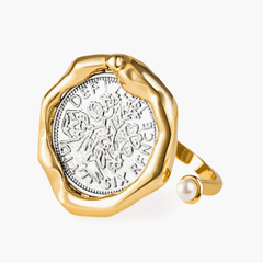 Ring Coiné: gold-plated brass ring with intricate coin design and delicate pearl accent.