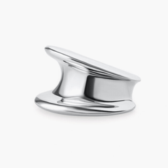 Ring Luna – polished silver surface with smooth sculptural curves for timeless elegance.