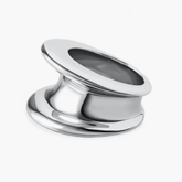 Ring Luna in platinum-plated brass, featuring smooth curves and a polished silver surface.