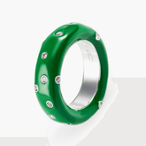 Ring Verdé featuring deep green enamel, sparkling zircon inlay, and a brass gold-plated finish.