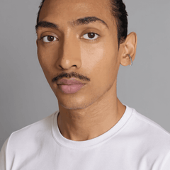 Close-up of a model wearing an Earcuff Clip made of brass and gold-plated material, showcasing minimalist design.