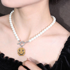 Necklace Smile featuring pearl beads and a playful charm, designed to convey joy and confidence.