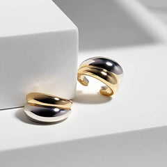 Earcuff Dual set featuring polished gold and mirror-finish silver designs, perfect for stylish ear looks.