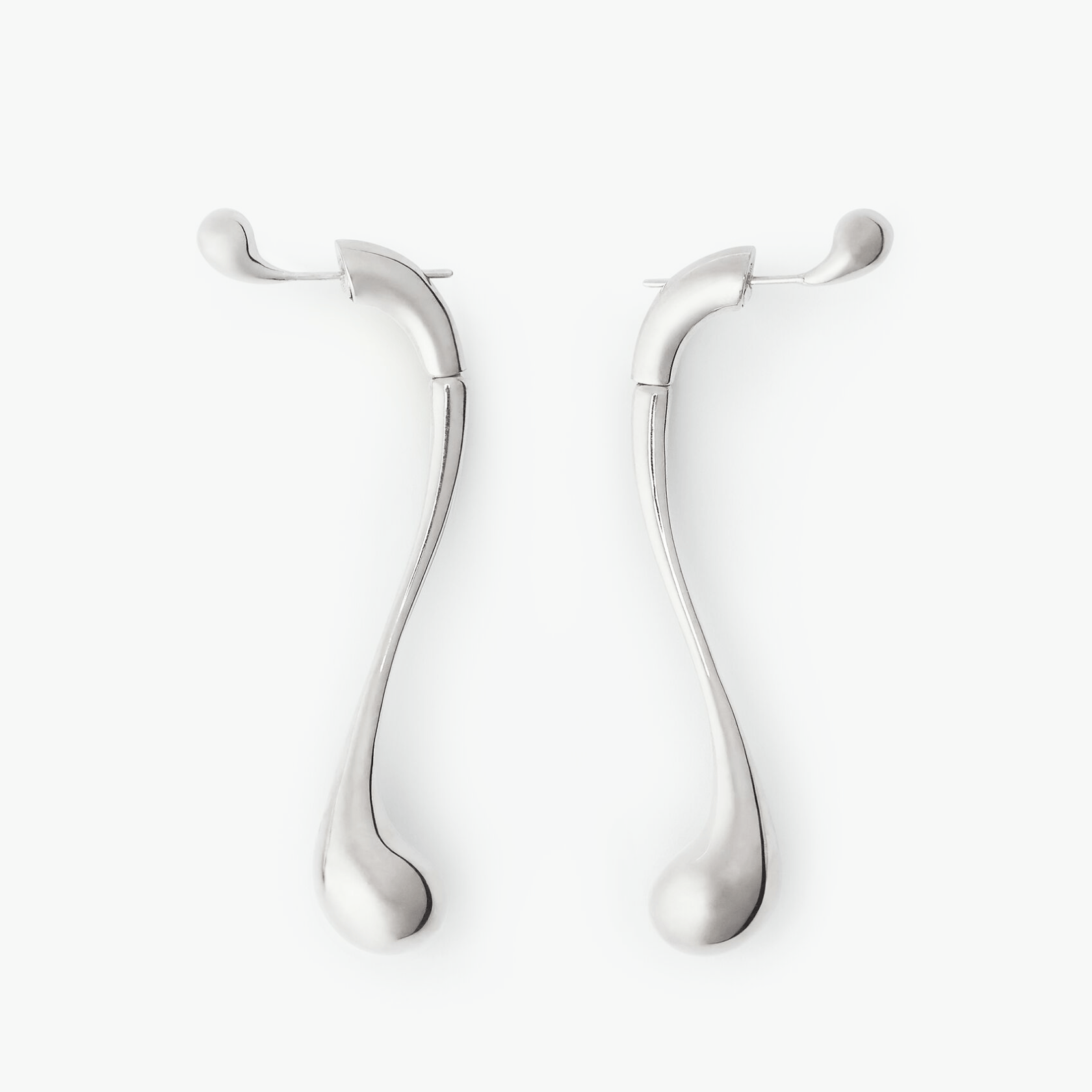 Earrings Drip featuring elongated, droplet-like design in sleek silver, capturing light with modern elegance.