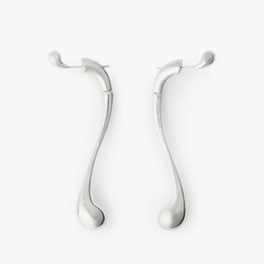 Earrings Drip featuring elongated, droplet-like design in sleek silver, capturing light with modern elegance.